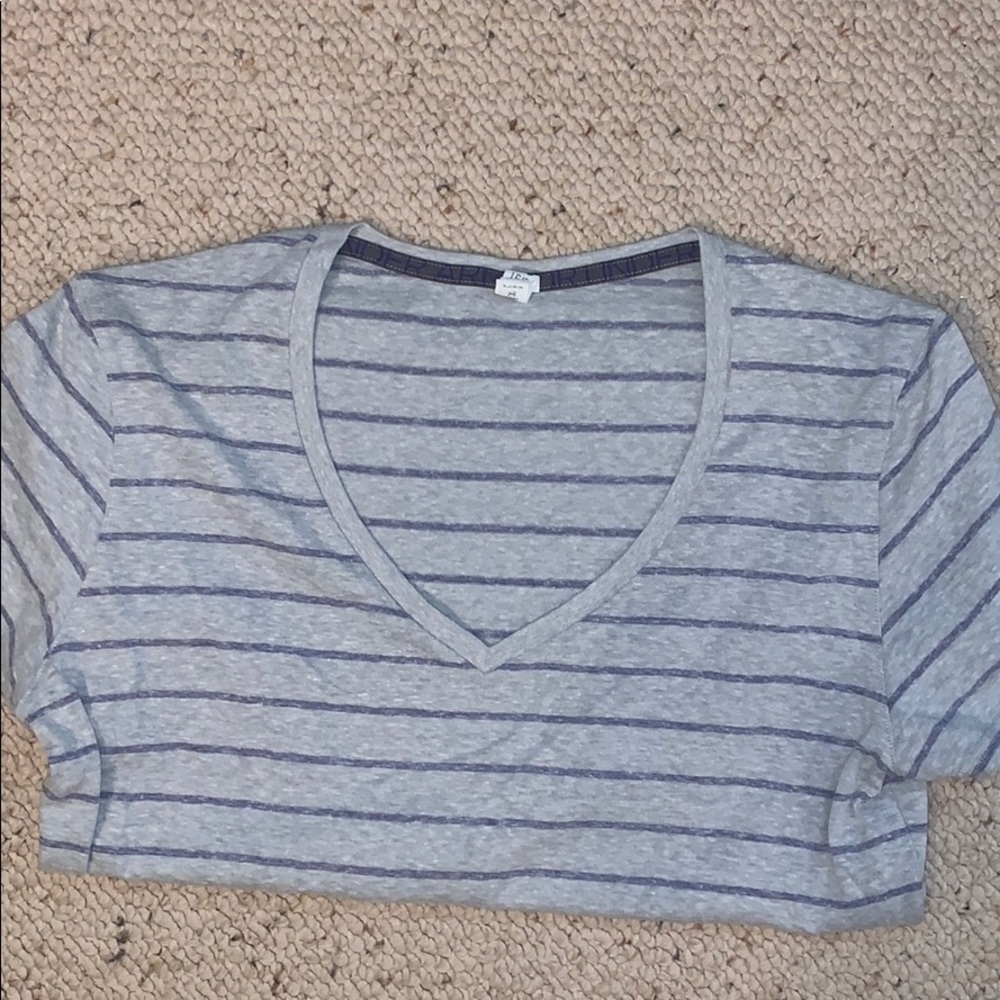 Women’s Large Under Armor V-Neck Tee Shirt